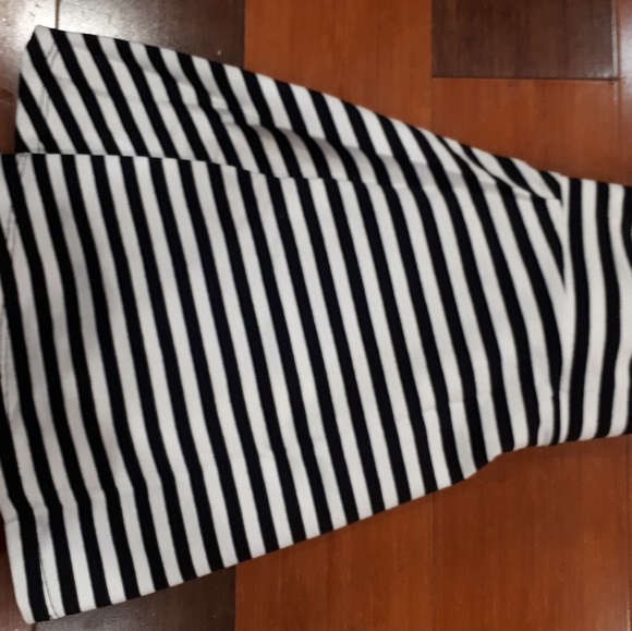 Black & White Skirt - Picture 2 of 3